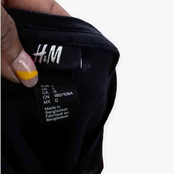 H&M Twisted Graphic Pocket Mens Black Tee L - Picture 3 of 6